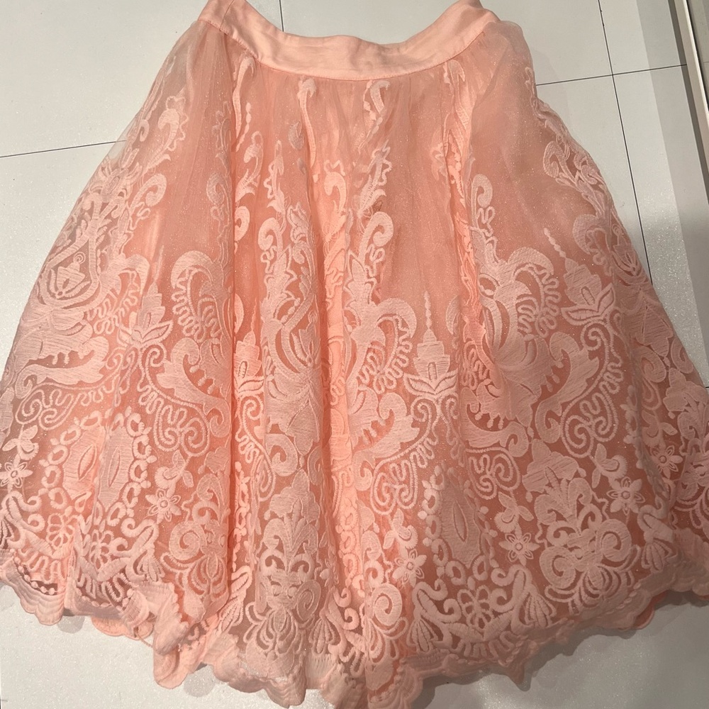 Chi Chi London lace full skirt with tulle underlay size petite 4 peach/pink